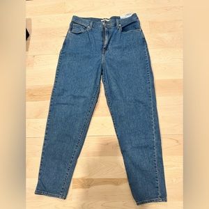 Levi’s High Waist Taper Jean in size 32